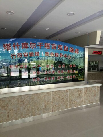 新疆自治區(qū)塔縣政務服務中心叫號系統(tǒng)、信息發(fā)布系統(tǒng)由米可提供1.jpg